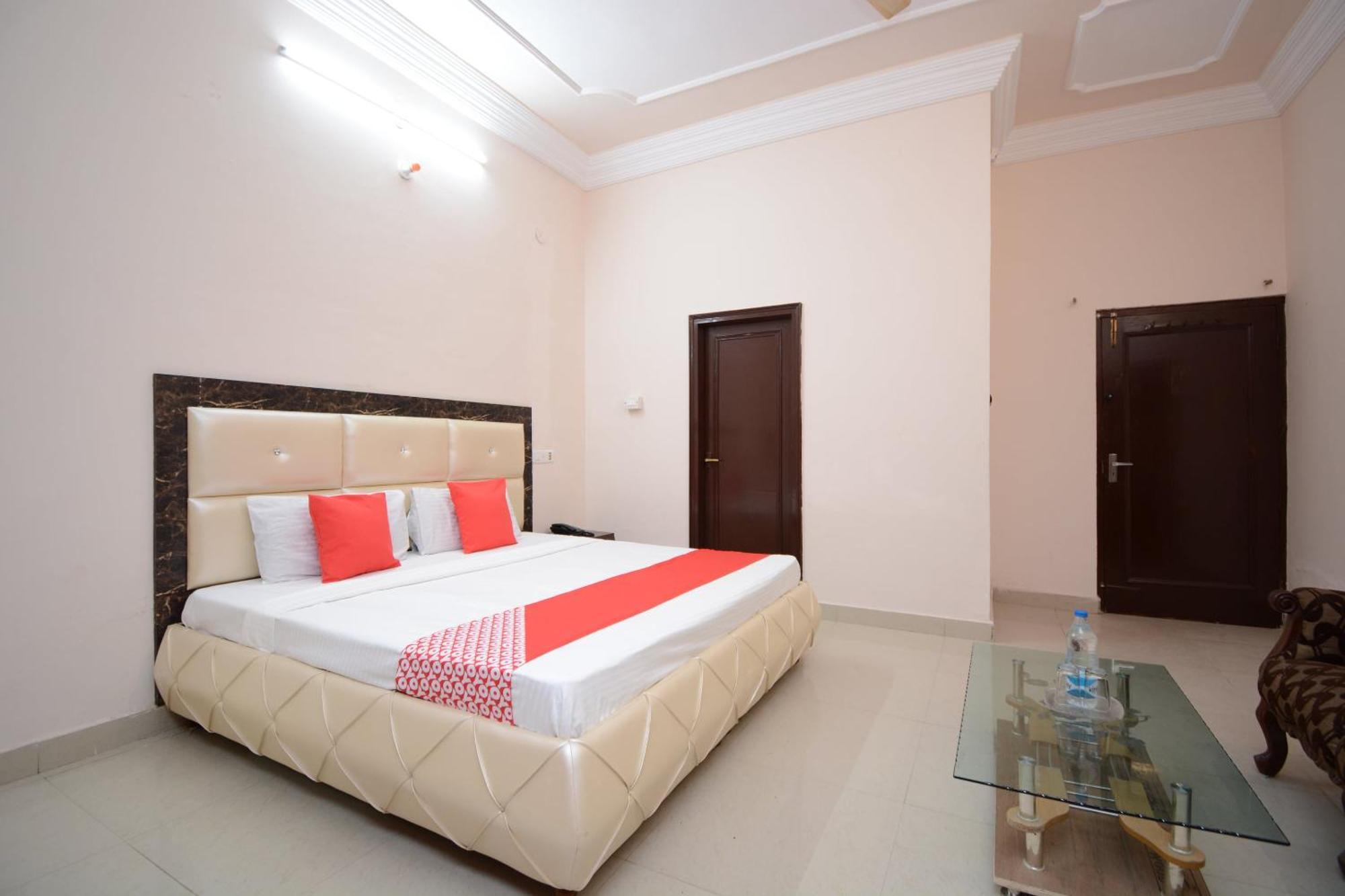 Hotel Asia Palace Pathānkot Buitenkant foto